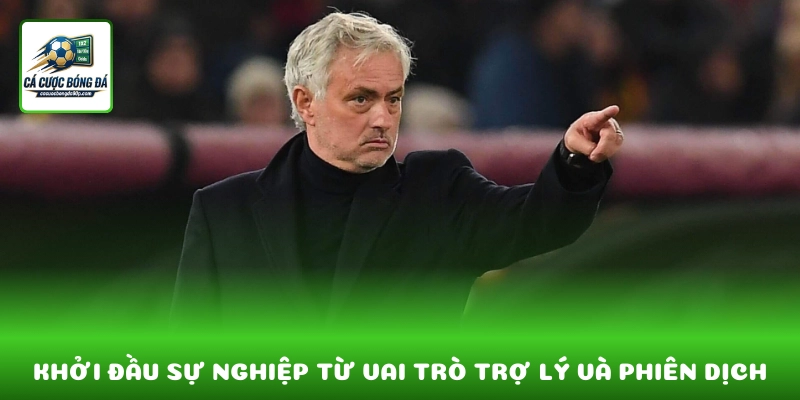 Jose Mourinho khởi đầu sự nghiệp huấn luyện từ vai trò trợ lý và phiên dịch