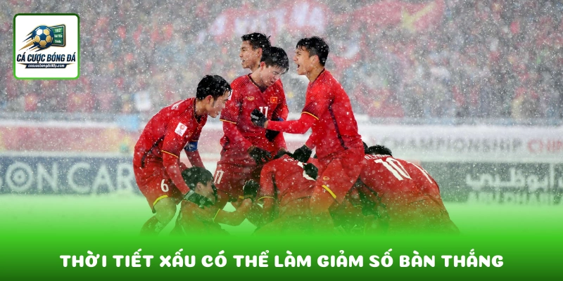 Thời tiết xấu có thể làm giảm số bàn thắng trong kèo tài xỉu 1 trái